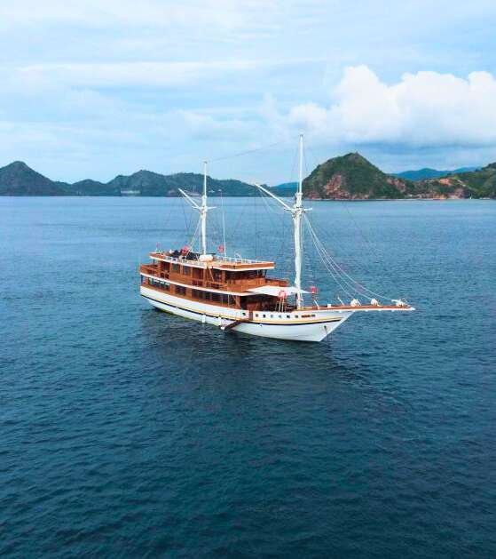 LV 1 Liveaboard