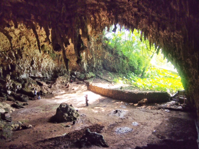 Liang Bua Cave Tour 1 Day